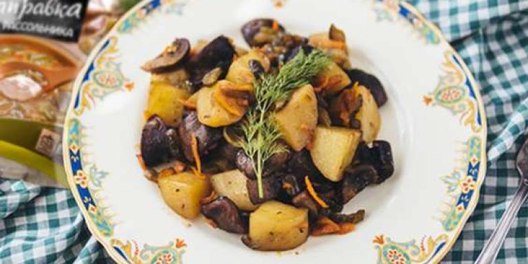 Жаркое с картошкой, грибами и маринованными огурчиками: рецепт с фото