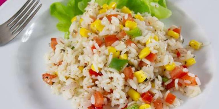 Салат с рисом и кукурузой - рецепт приготовления с фото от Maggi.ru