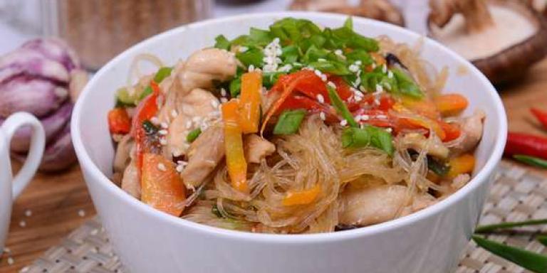 Пикантная курица по-корейски с фунчозой - рецепт приготовления с фото от Maggi.ru