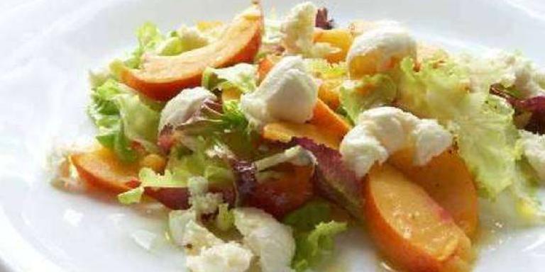 Персиковый салат с сыром - рецепт приготовления с фото от Maggi.ru