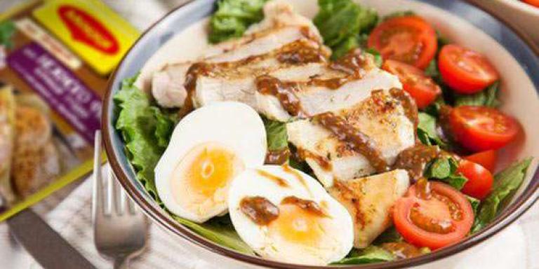 Свежий салат с курицей и бальзамическим соусом - рецепт приготовления с фото от Maggi.ru