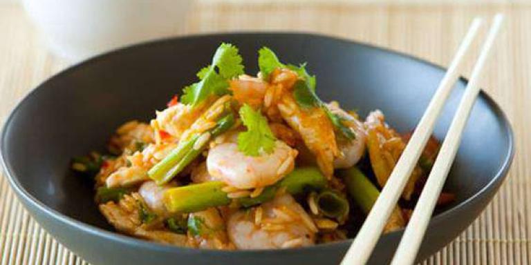 Как приготовить жареный рис по-тайски с курицей и с овощами — рецепт | maggi.ru