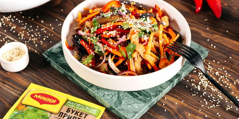 Азиатский салат с миксом овощей и кунжутной заправкой, рецепт с фото