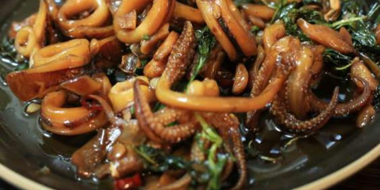 Жареные кальмары в соевом соусе - рецепт приготовления с фото