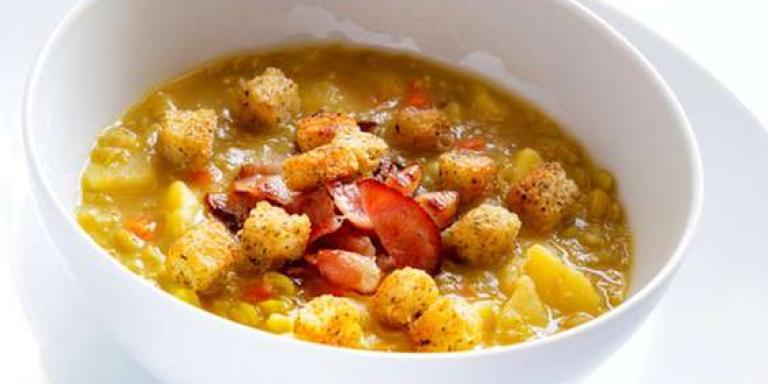 Гороховый суп на сметане с гренками и беконом - рецепт с фото от Магги
