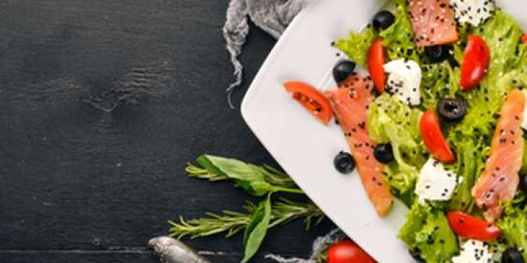 Салат с красной рыбой и сыром - рецепт приготовления с фото от Maggi.ru