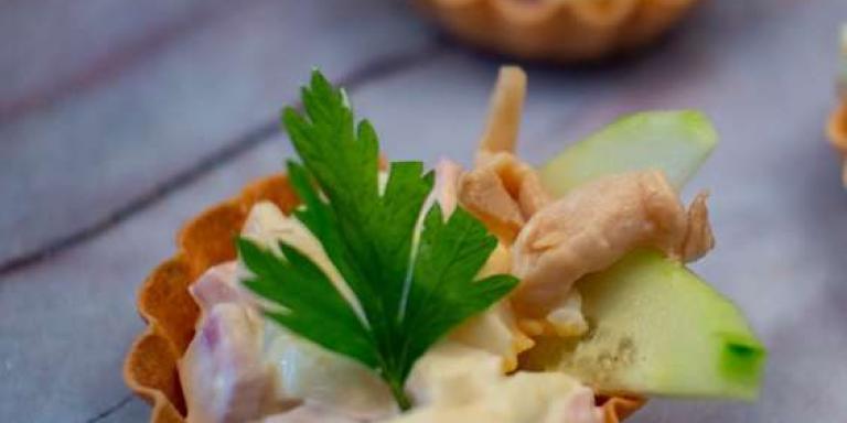 Тарталетки с салатом из ветчины и сыра, с грибами и помидорами — пошагово с фото от Maggi.ru