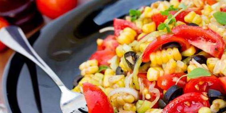 Праздничный салат из кукурузы, перца и томата, пошаговый рецепт с фото