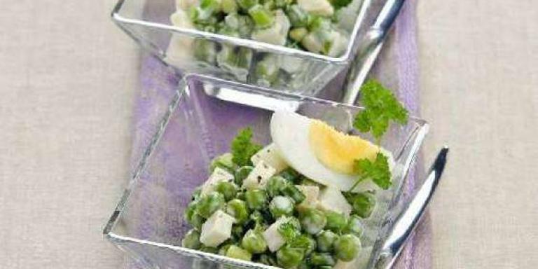 Закусочный салат с огурцами и зелёным горошком, рецепт с фото