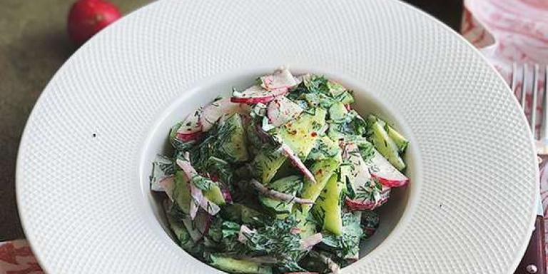 Весенний салат из свежих овощей со сметаной - рецепт приготовления с фото от Maggi.ru