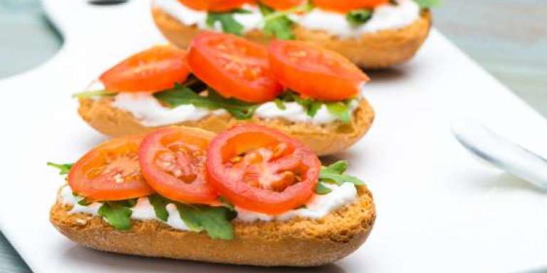 Бутерброды с помидорами и сыром - рецепт приготовления с фото от Maggi.ru