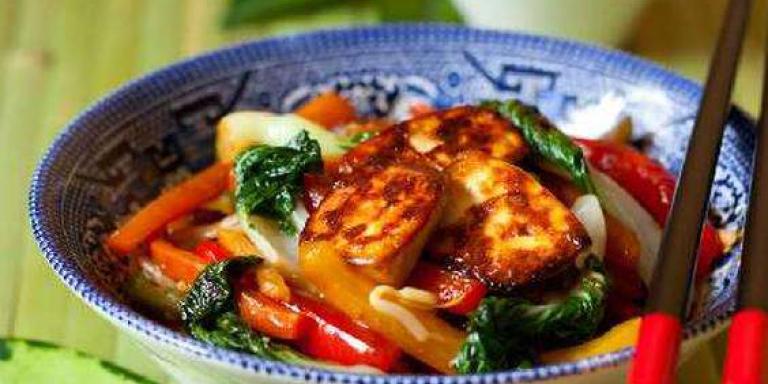 Жареный сыр тофу с соусом — рецепт жареного тофу с овощами | maggi.ru