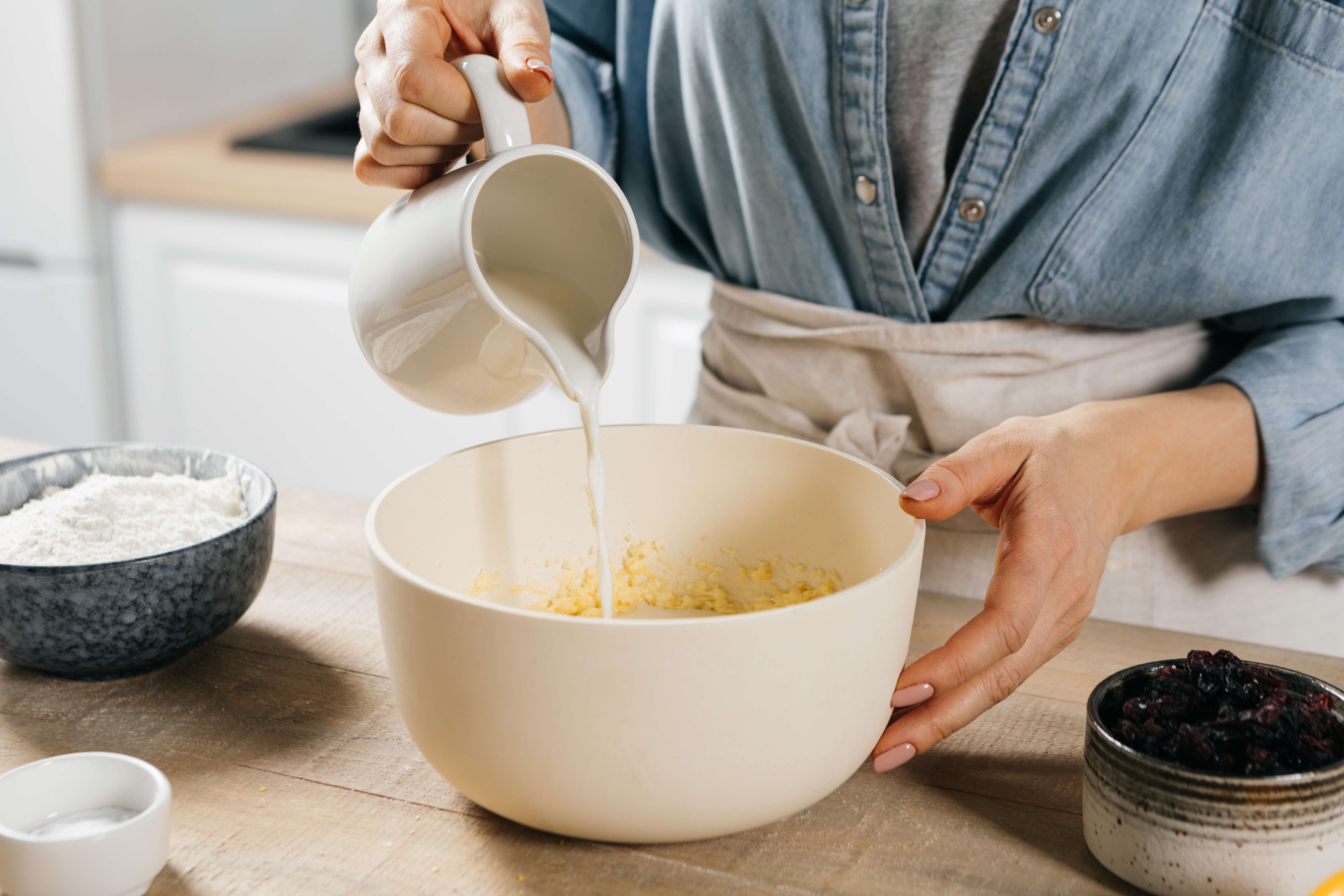 Ароматный ванильный кекс на молоке с изюмом - рецепт приготовления с фото  от Maggi.ru