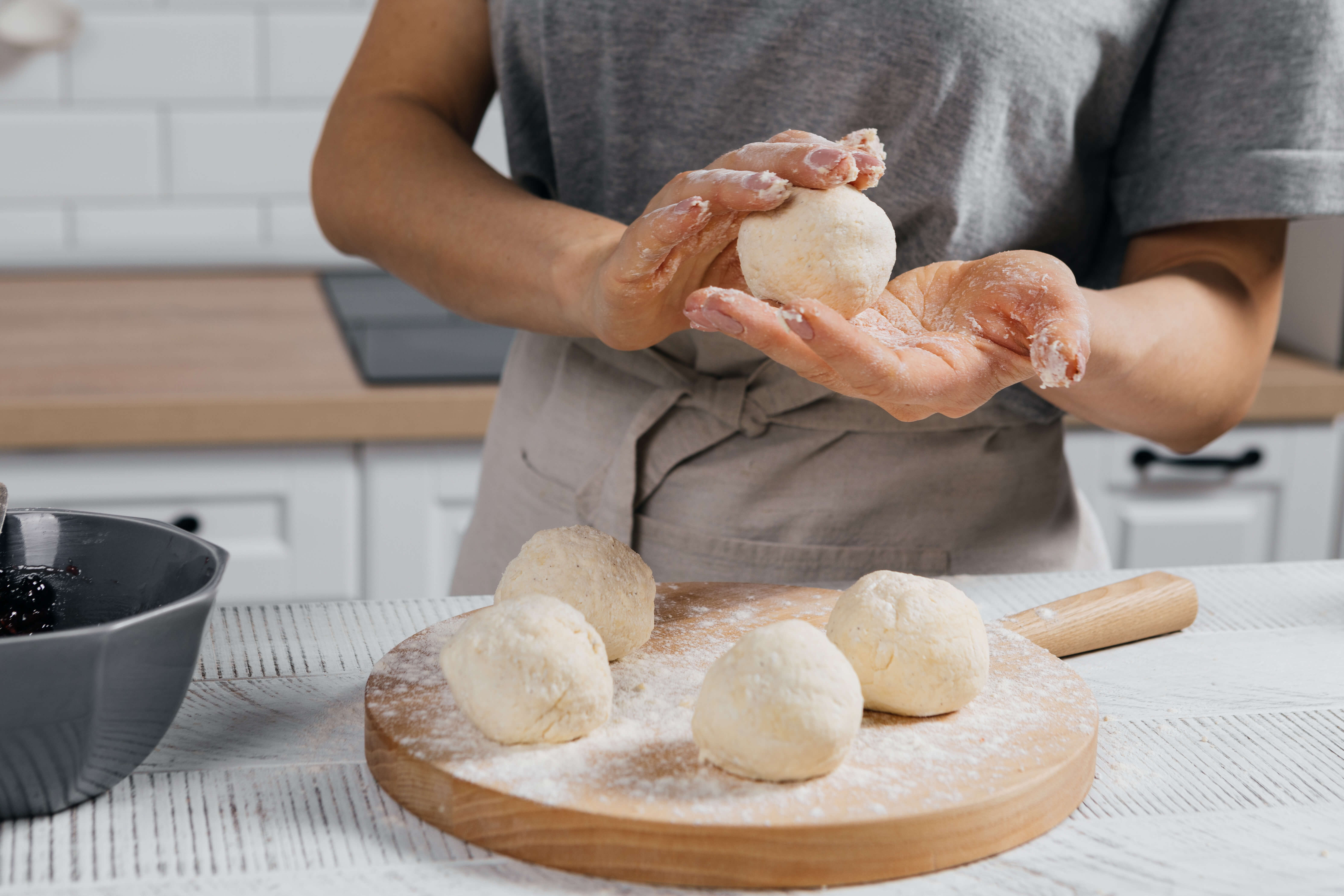 Сырники с яркой начинкой из сухофруктов и ягодного джема