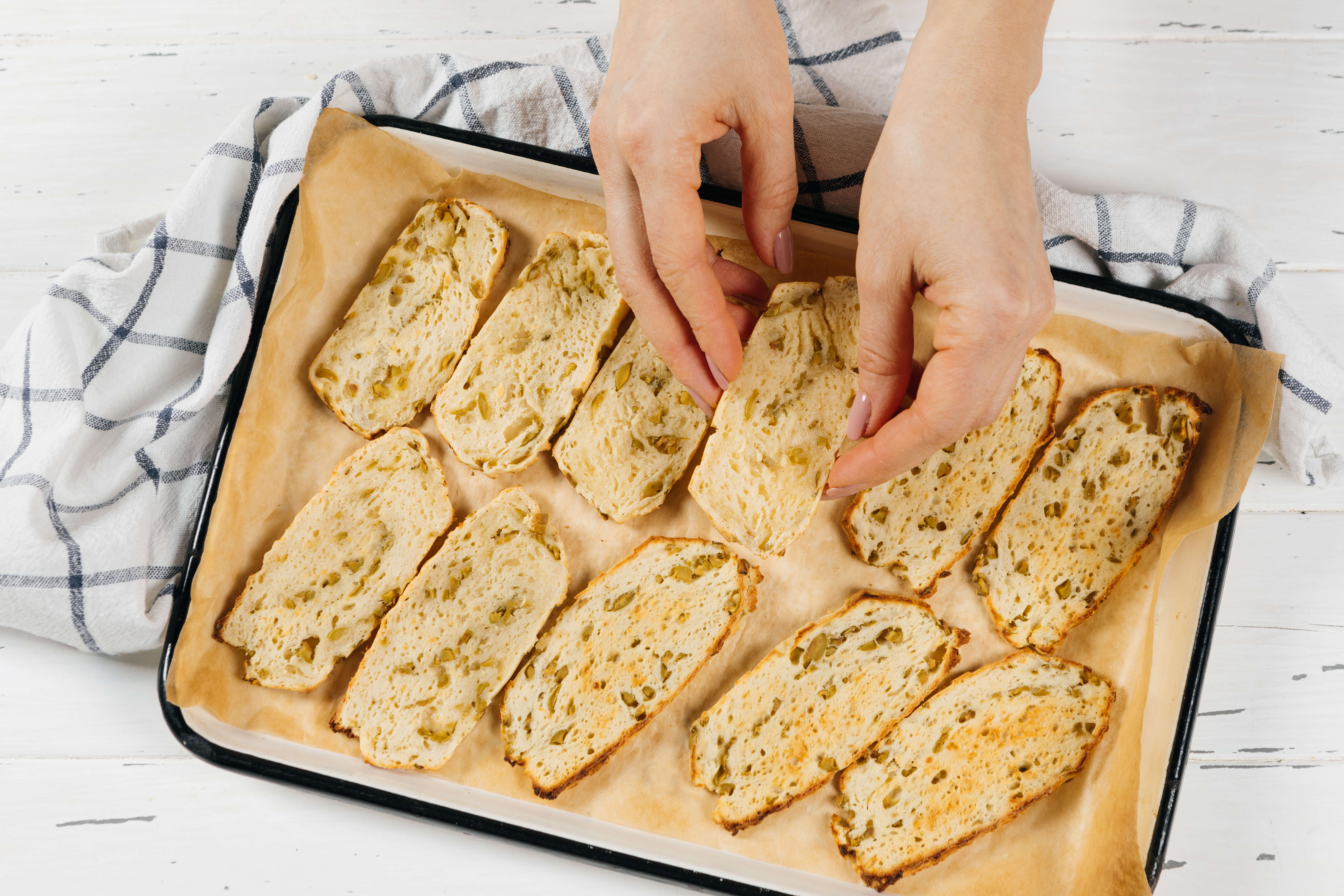 Хрустящее итальянское печенье с оливками и сыром