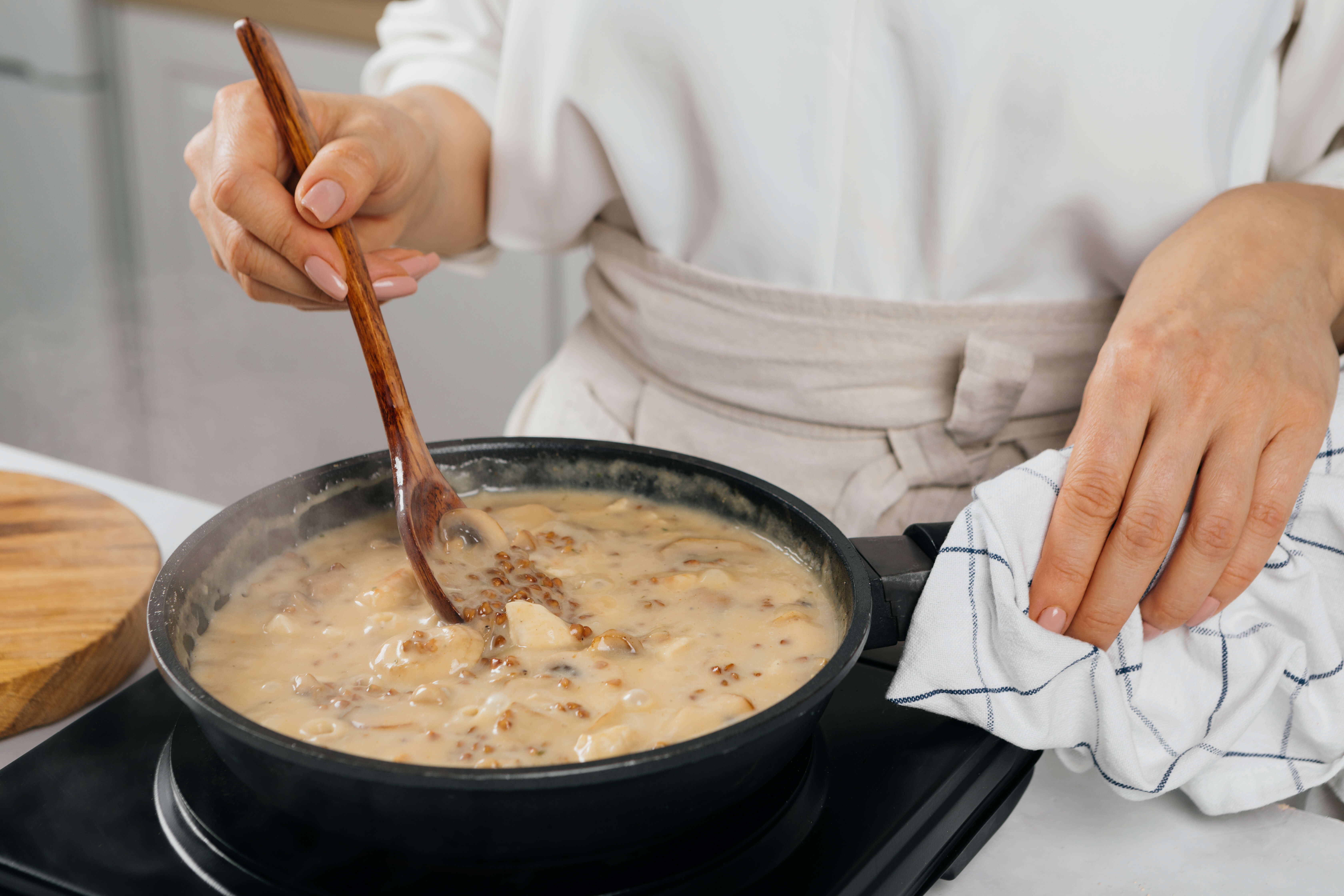 Гречка с курицей и грибами в нежном молочном соусе