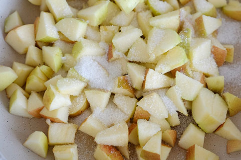 Булочки из слоеного теста с яблоком и корицей – пошаговый рецепт приготовления с фото