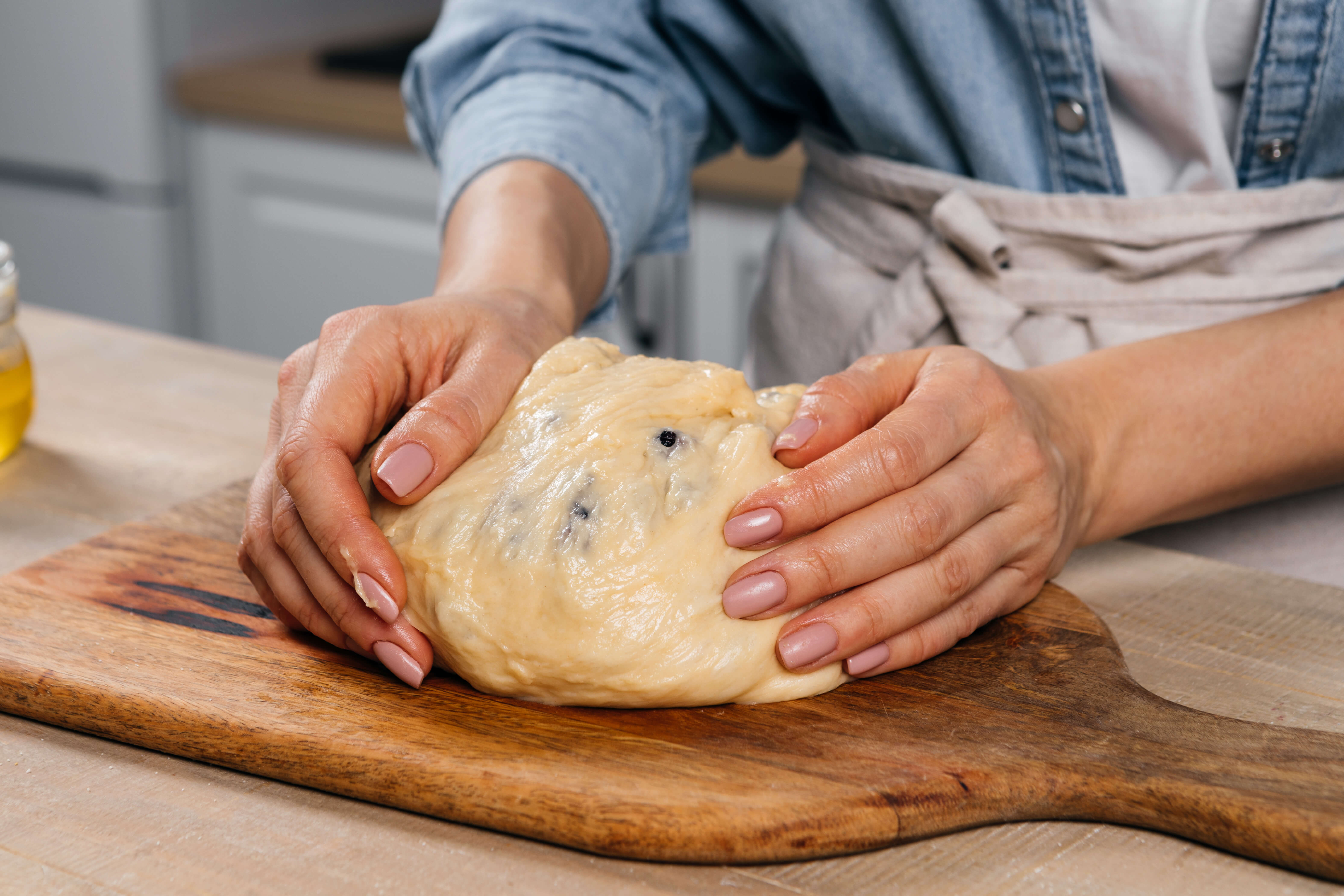 Пасхальный медовый кулич с изюмом