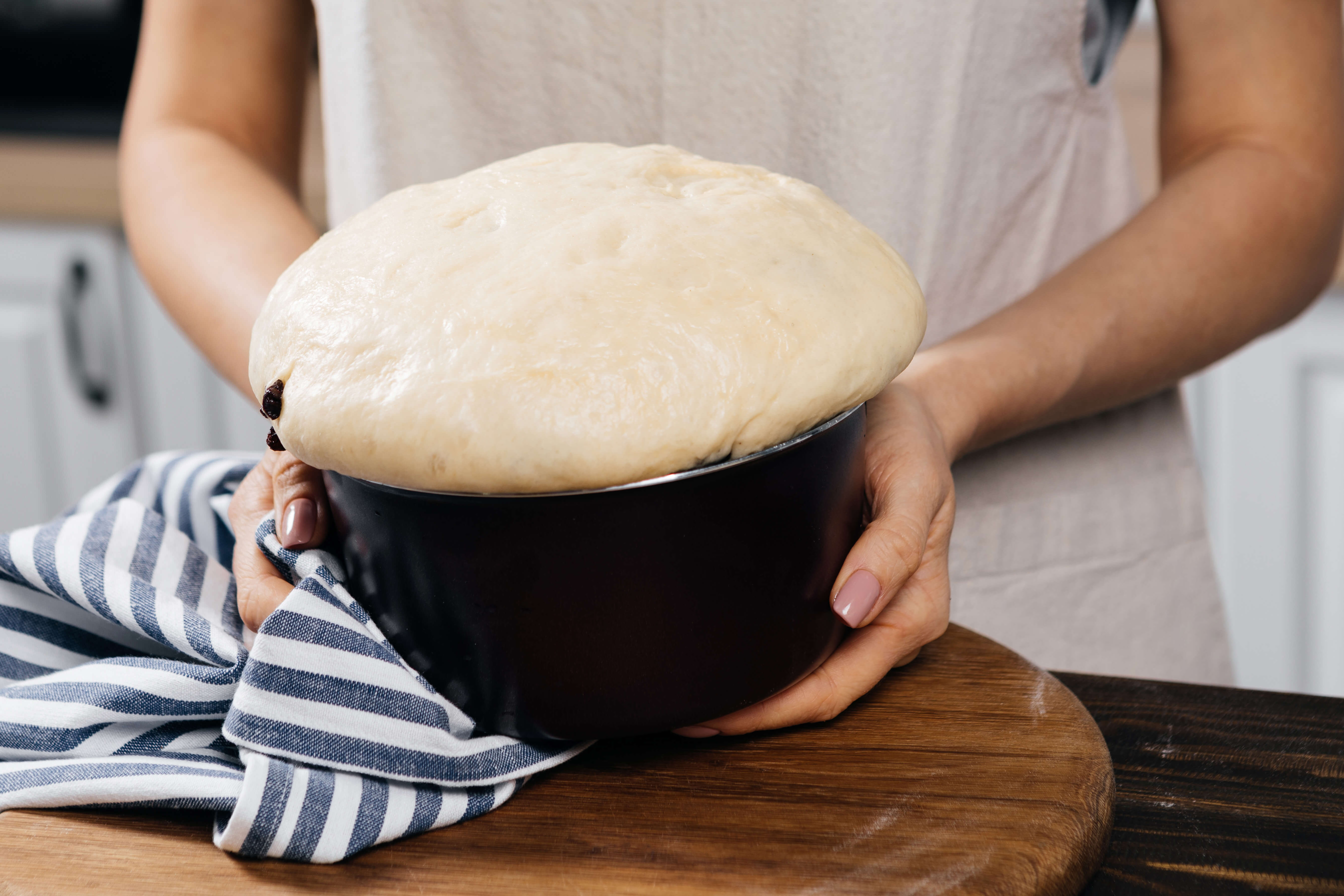 Классический пасхальный кулич на пшеничной муке с изюмом