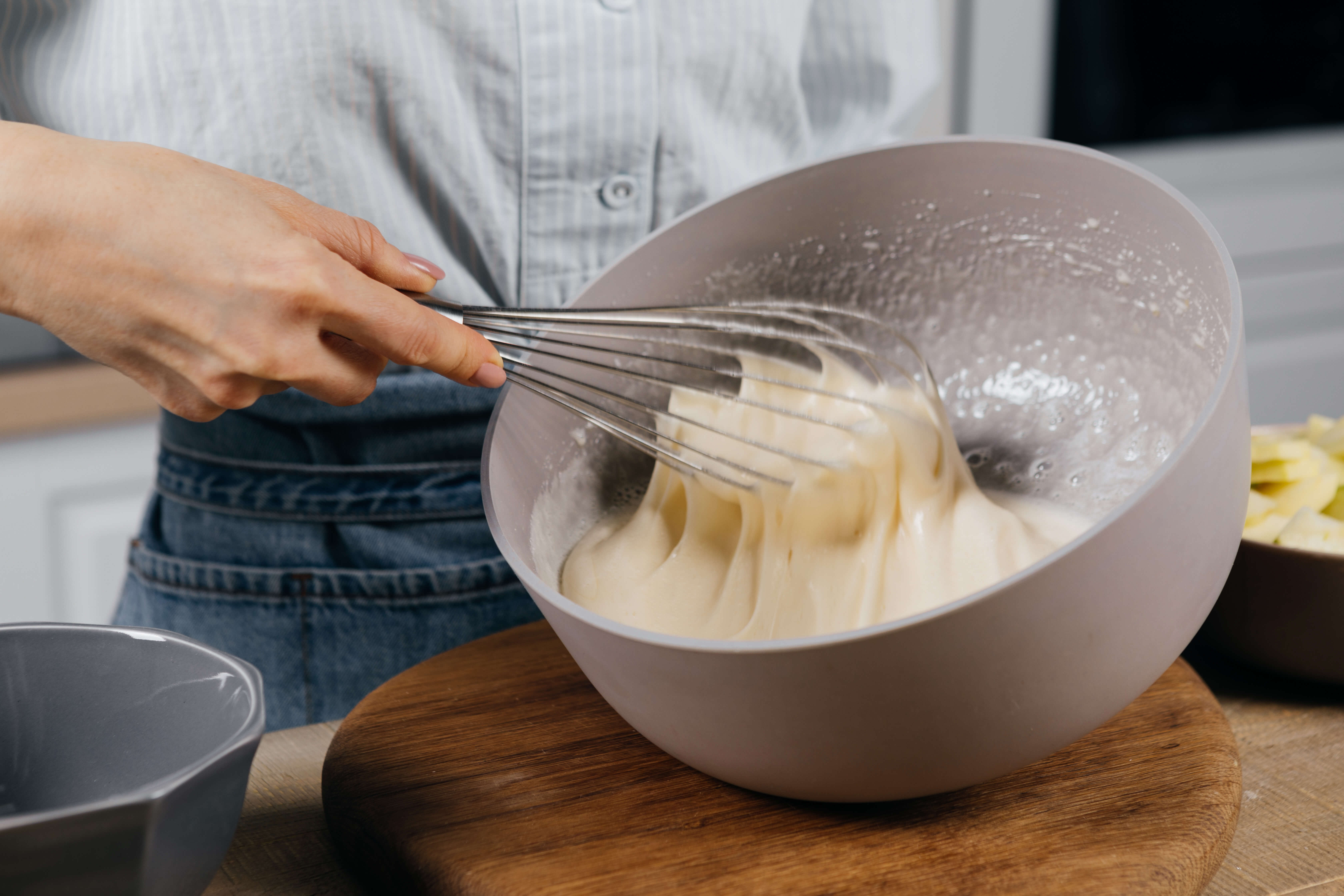 Ароматная шоколадная шарлотка в мультиварке - рецепт приготовления с фото  от Maggi.ru