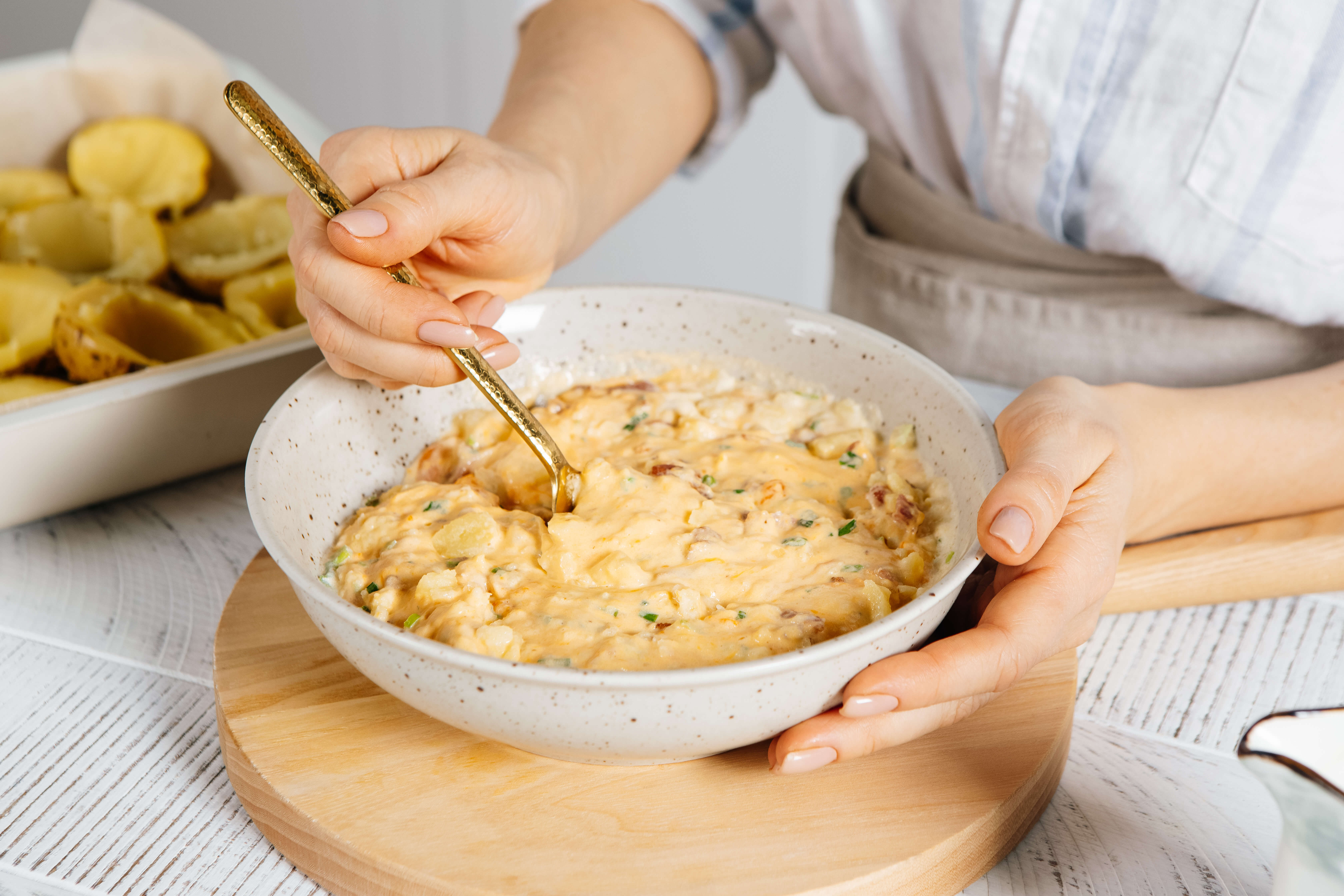 Запечённый в духовке фаршированный картофель с беконом и сыром - рецепт  приготовления с фото от Maggi.ru