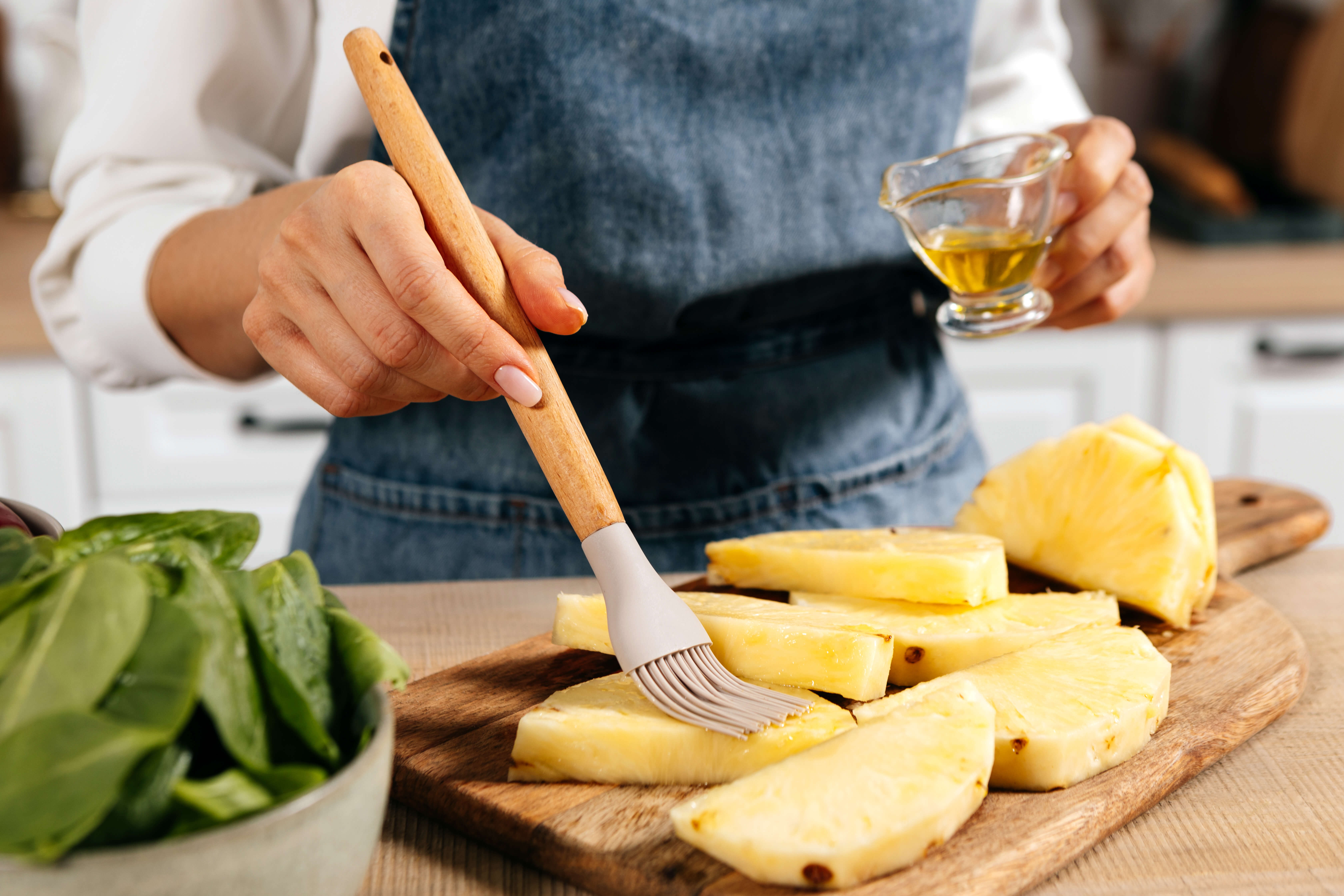 Гавайский салат с курицей, ананасами и болгарским перцем