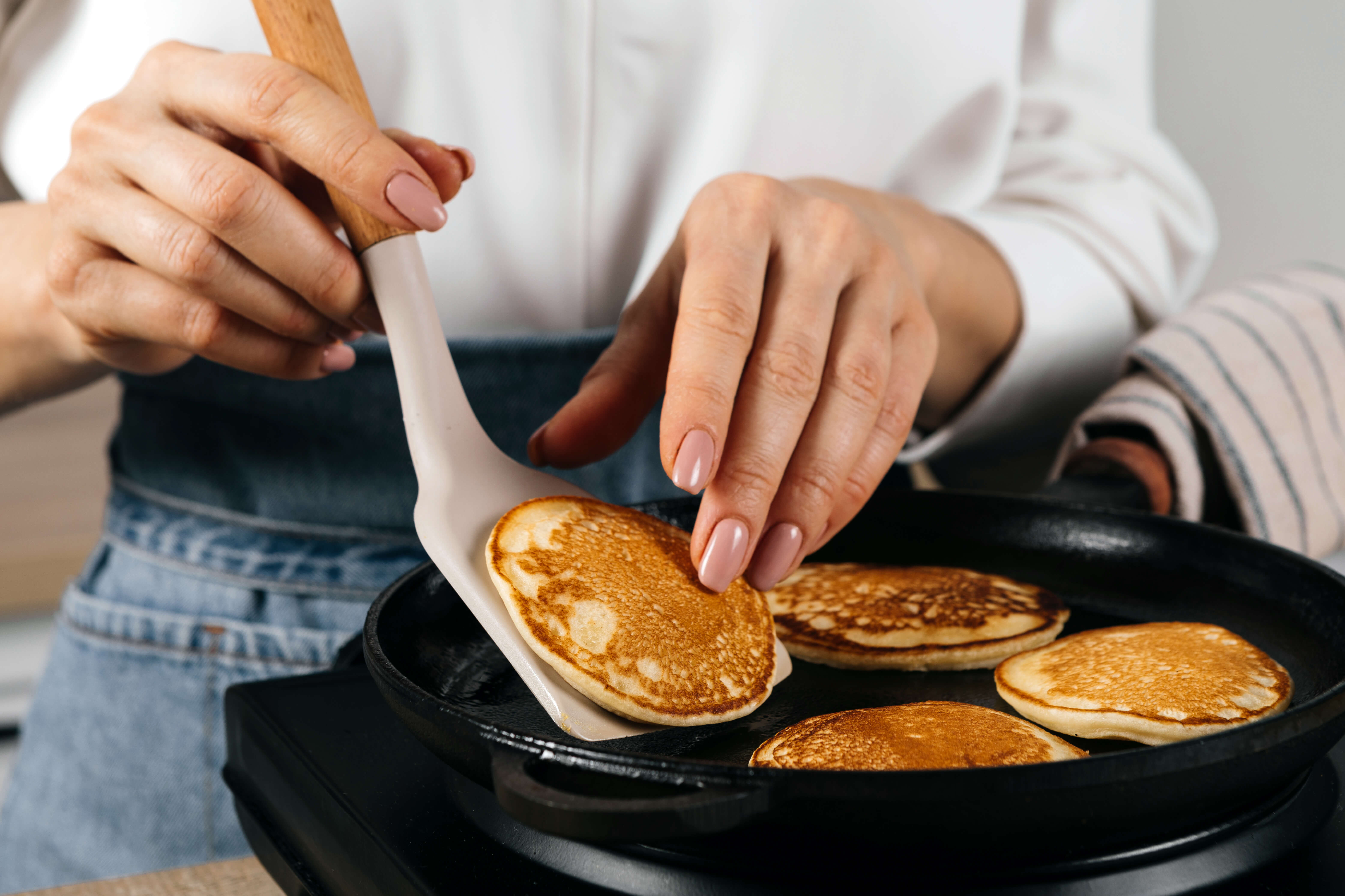 Пышные постные блины на овсяном молоке - рецепт приготовления с фото от  Maggi.ru