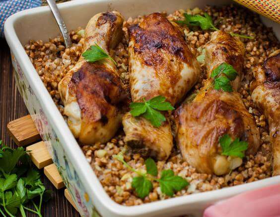 Куриные бедра в духовке с гречкой: рецепты сытных и вкусных блюд | в духовке