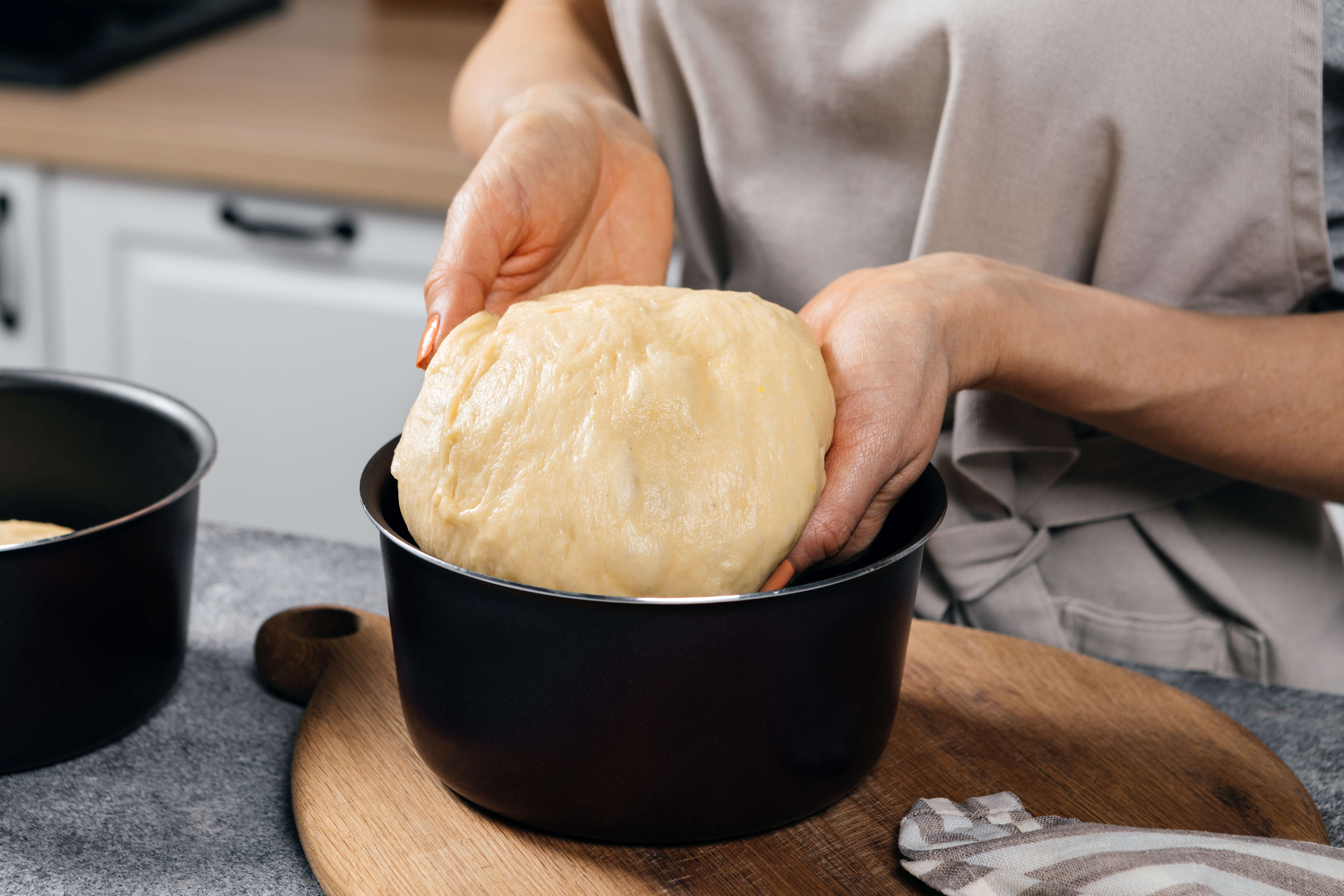 Пасхальный кулич на сметане с лимонной цедрой и ароматным изюмом