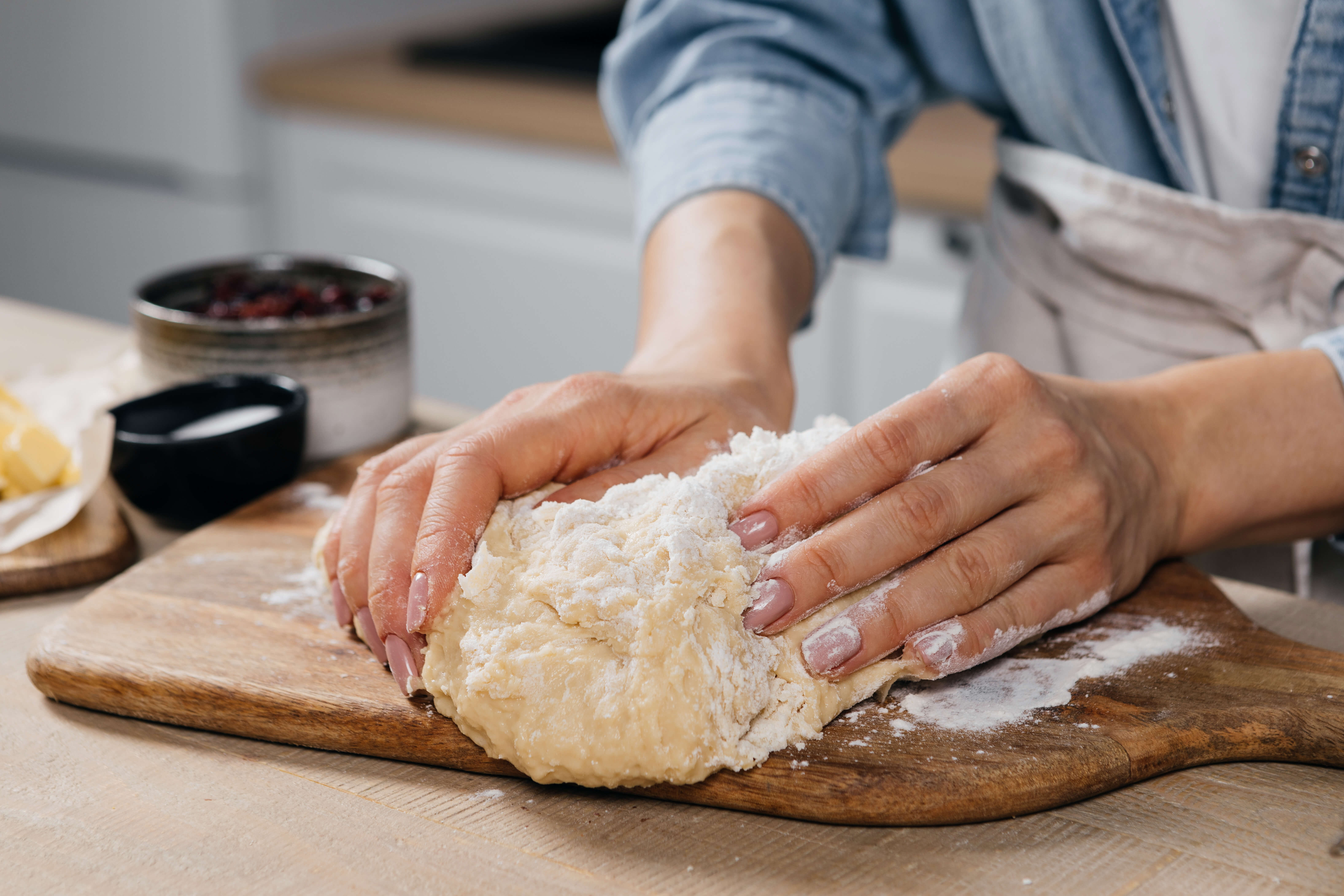 Пасхальный медовый кулич с изюмом