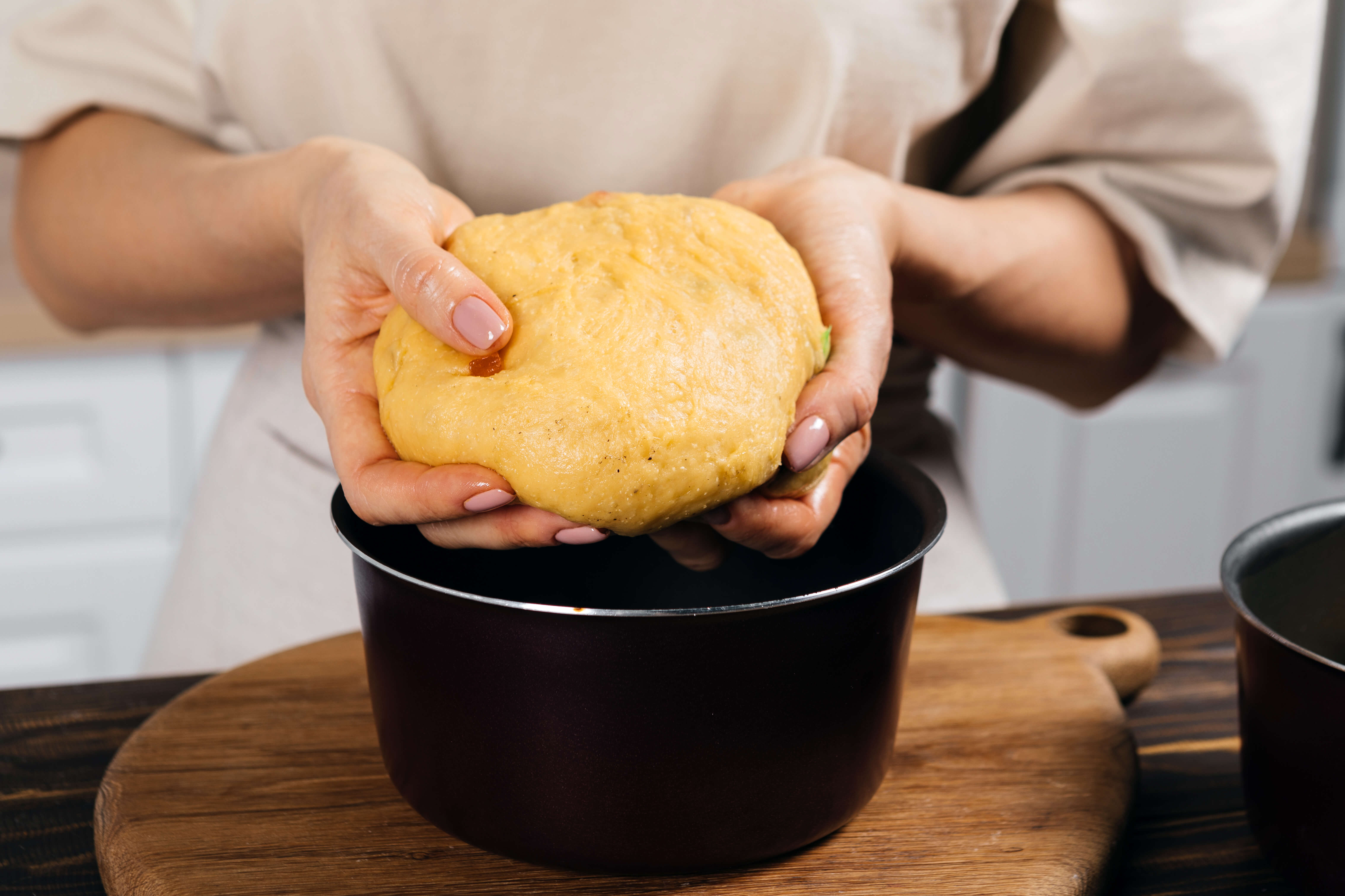 Нежно-сливочный кулич на желтках с изюмом