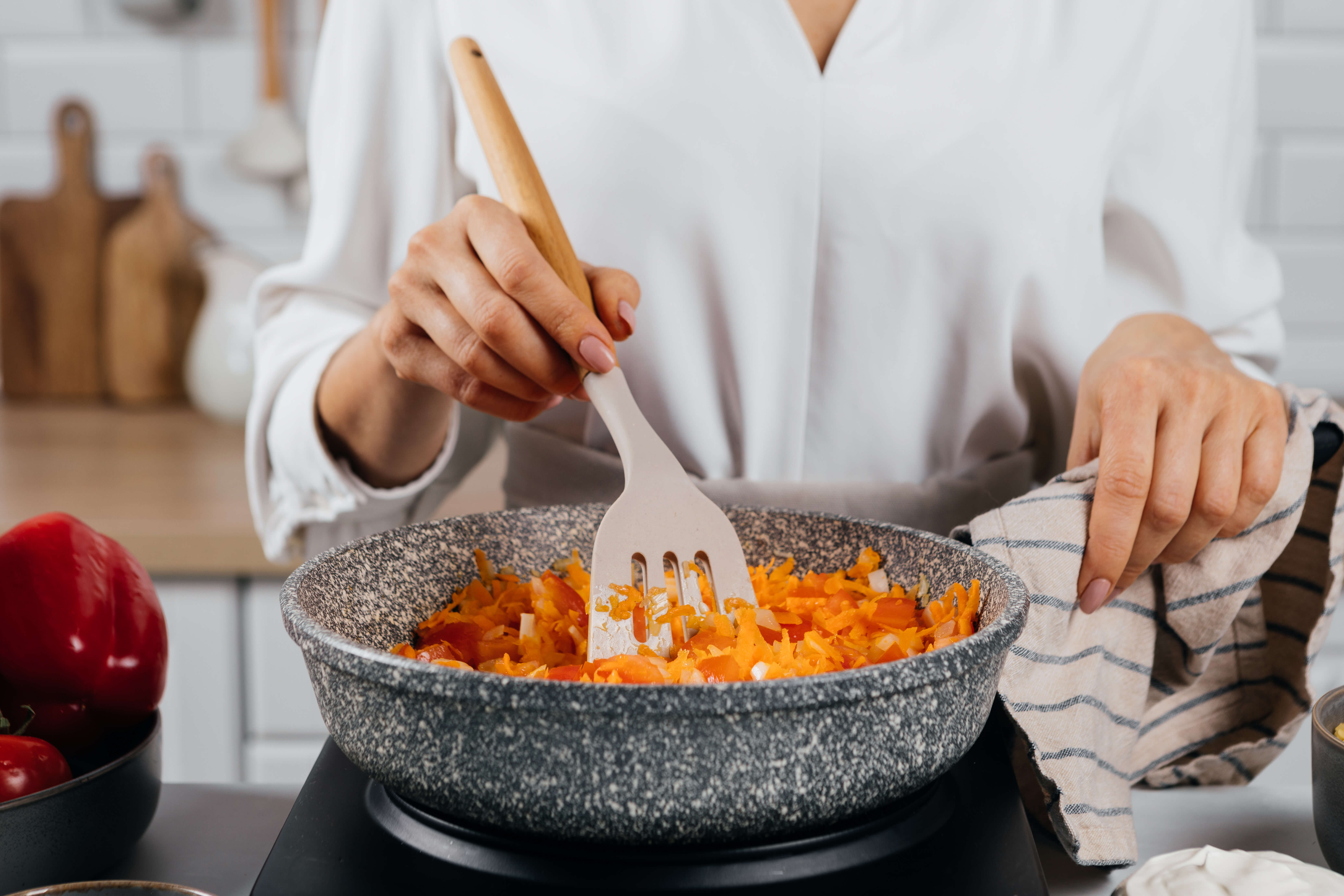 Запеченный фаршированный перец с булгуром и овощами без мяса