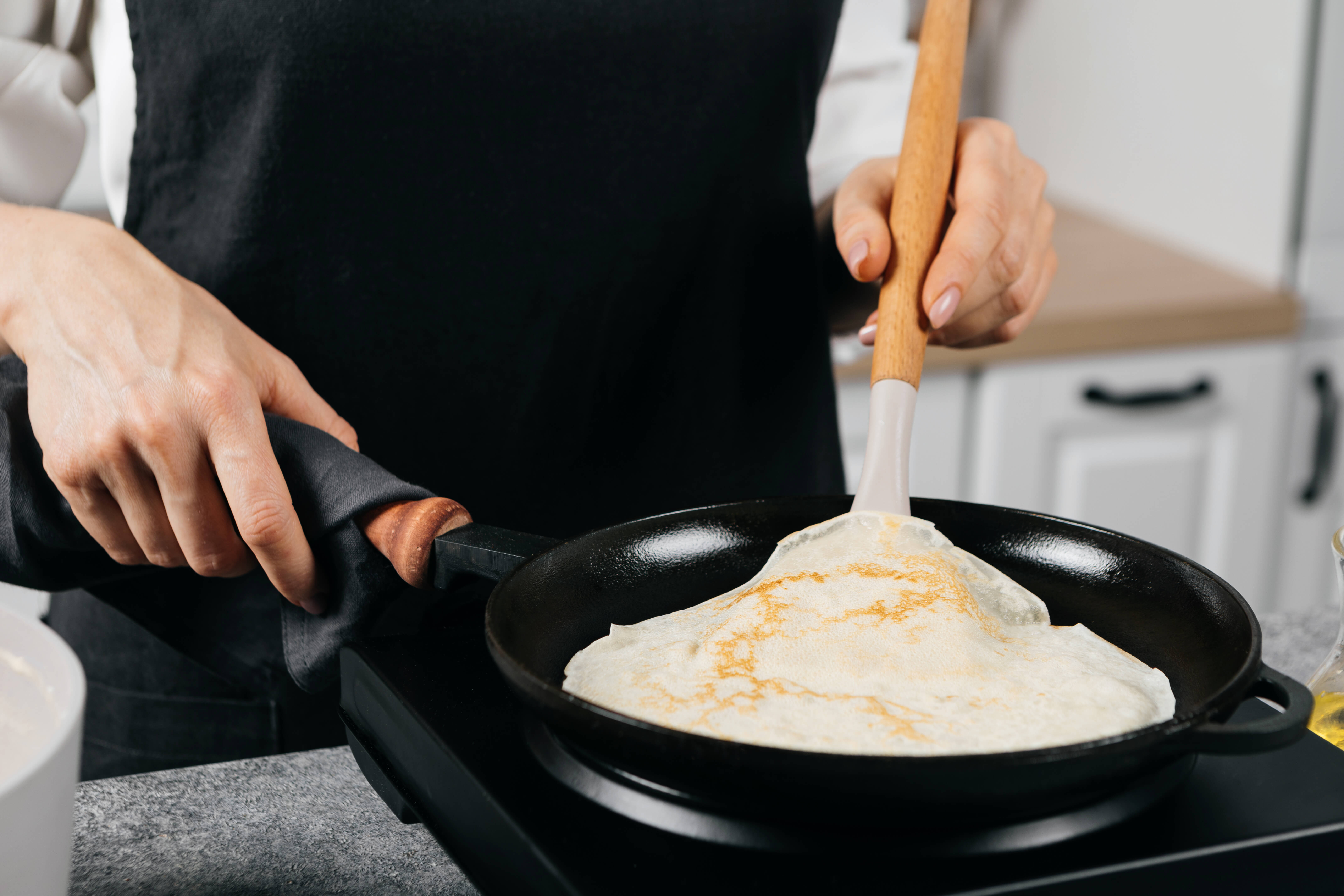 Бархатистые тонкие блины на сыворотке - рецепт приготовления с фото от  Maggi.ru