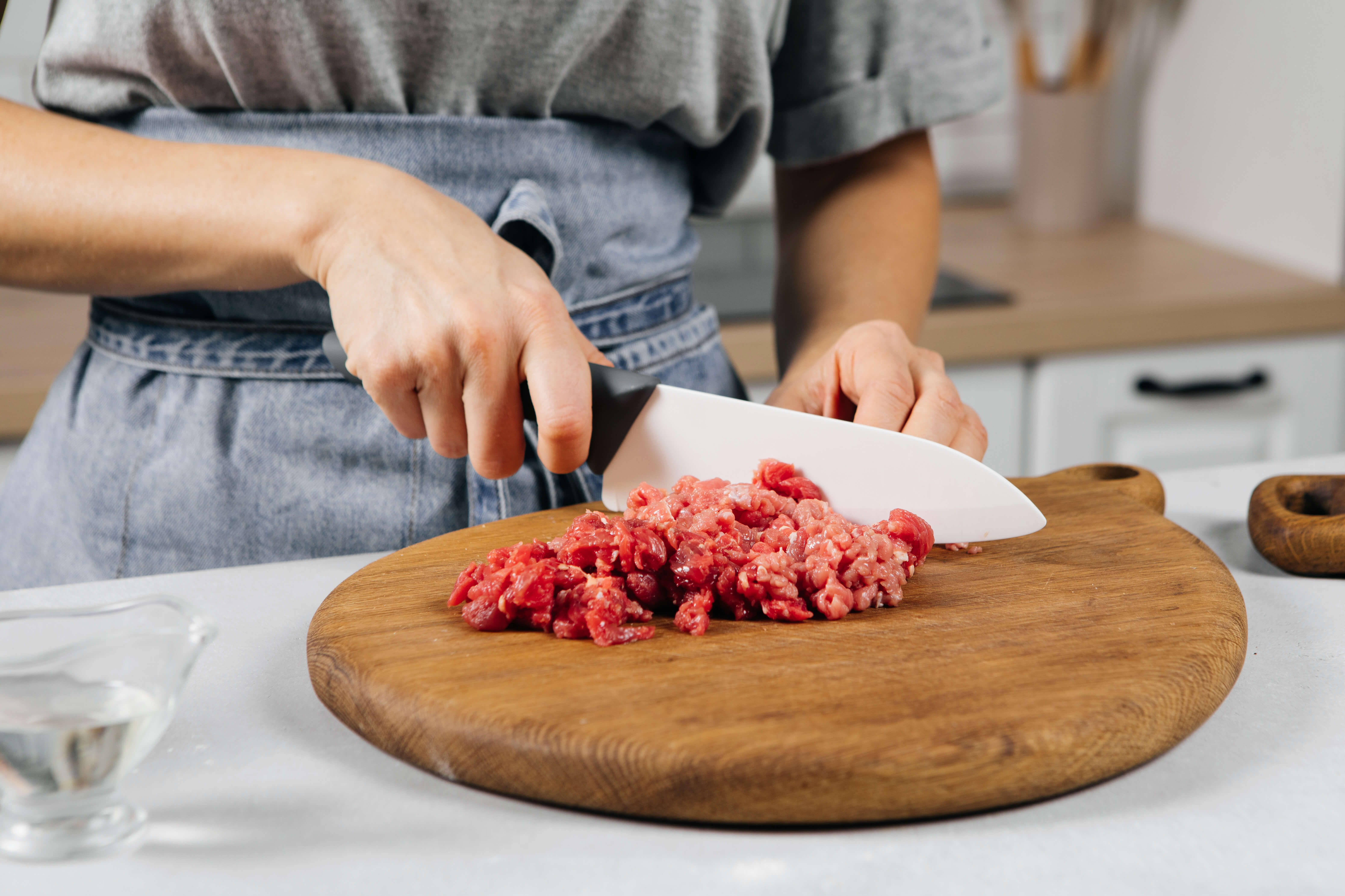 Пряные хинкали на пару с соусом мацони