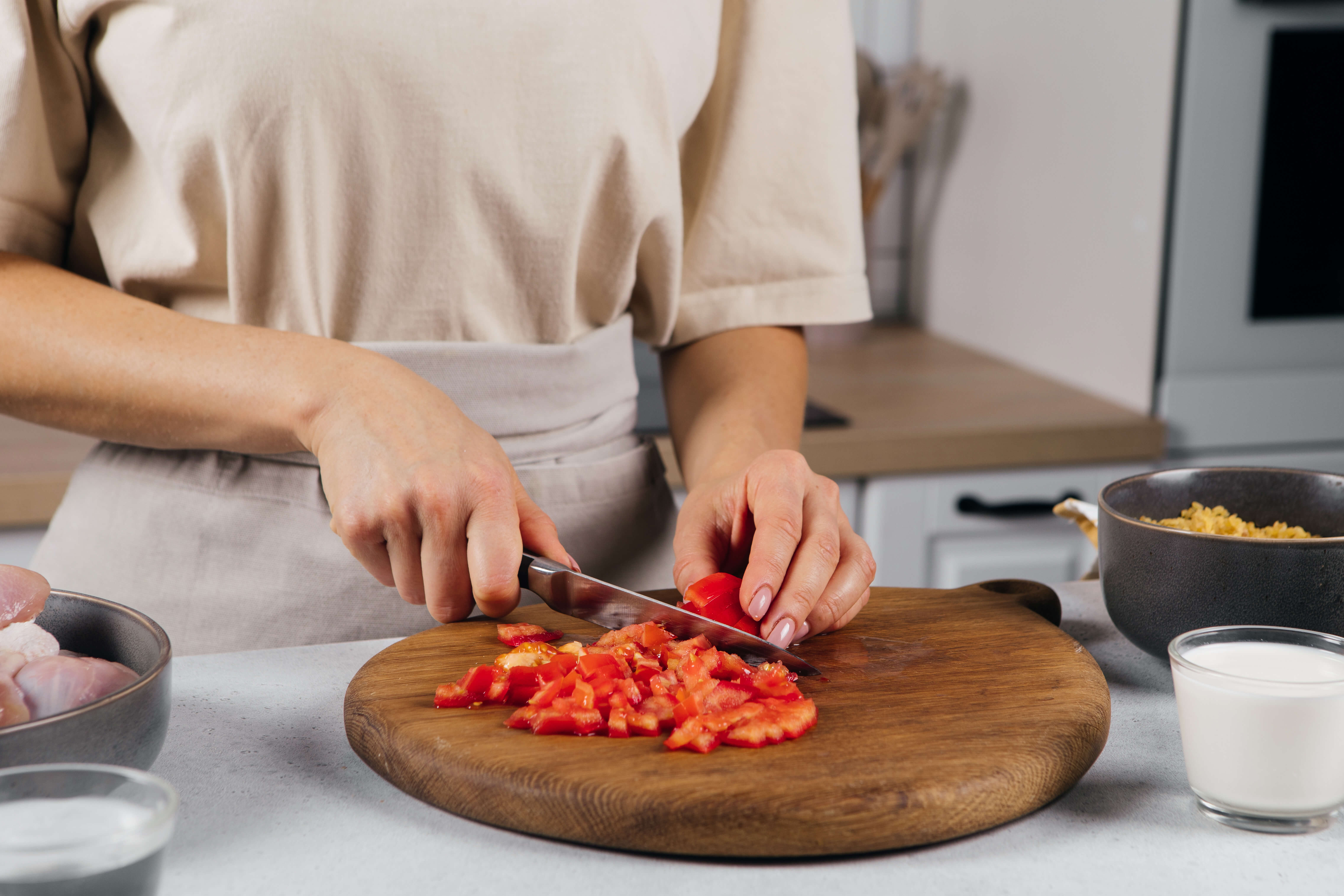 Сочная курица карри с булгуром и томатами в сливочном соусе