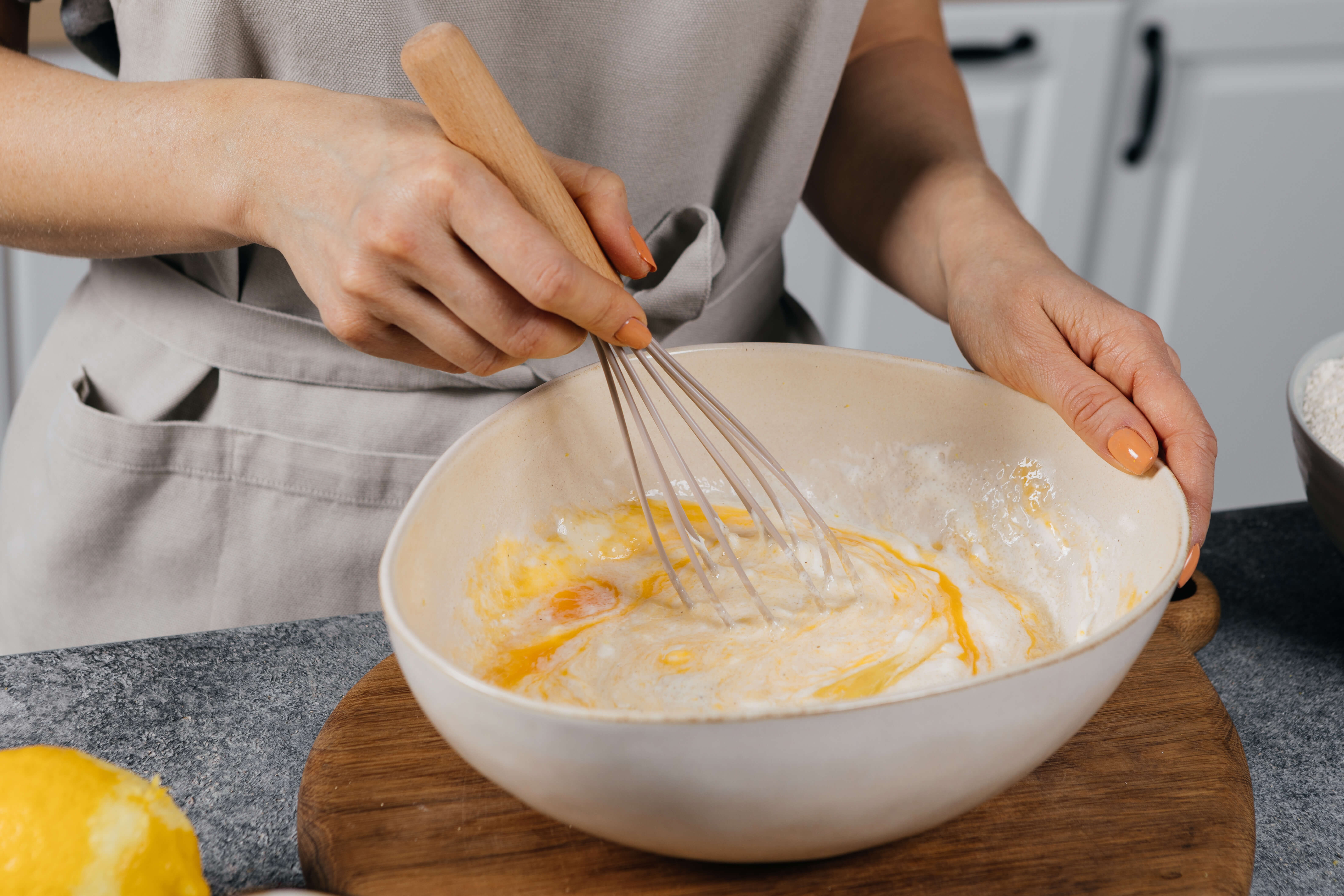 Пасхальный кулич на сметане с лимонной цедрой и ароматным изюмом