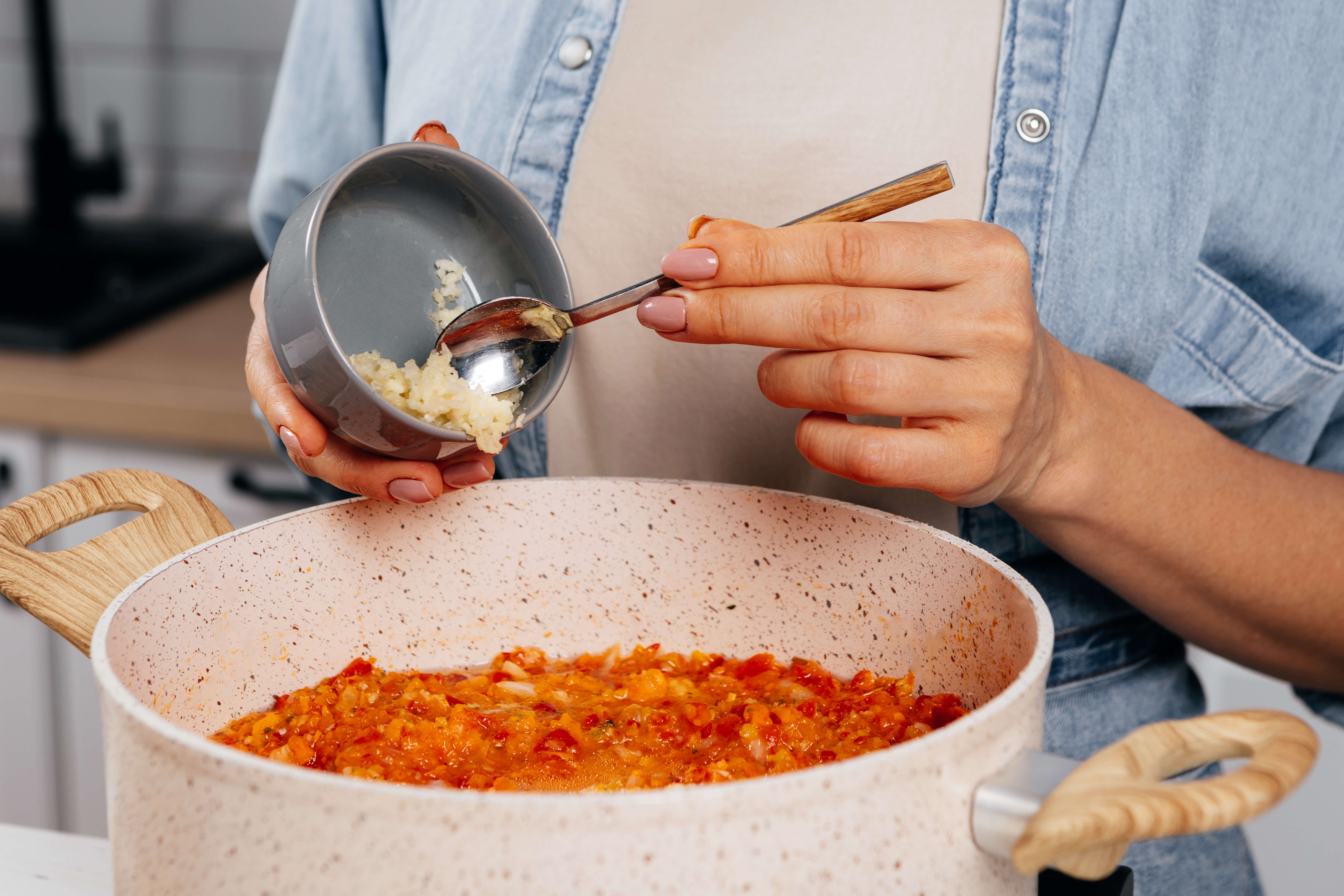 Мягкая овощная аджика с грушами без острого перца