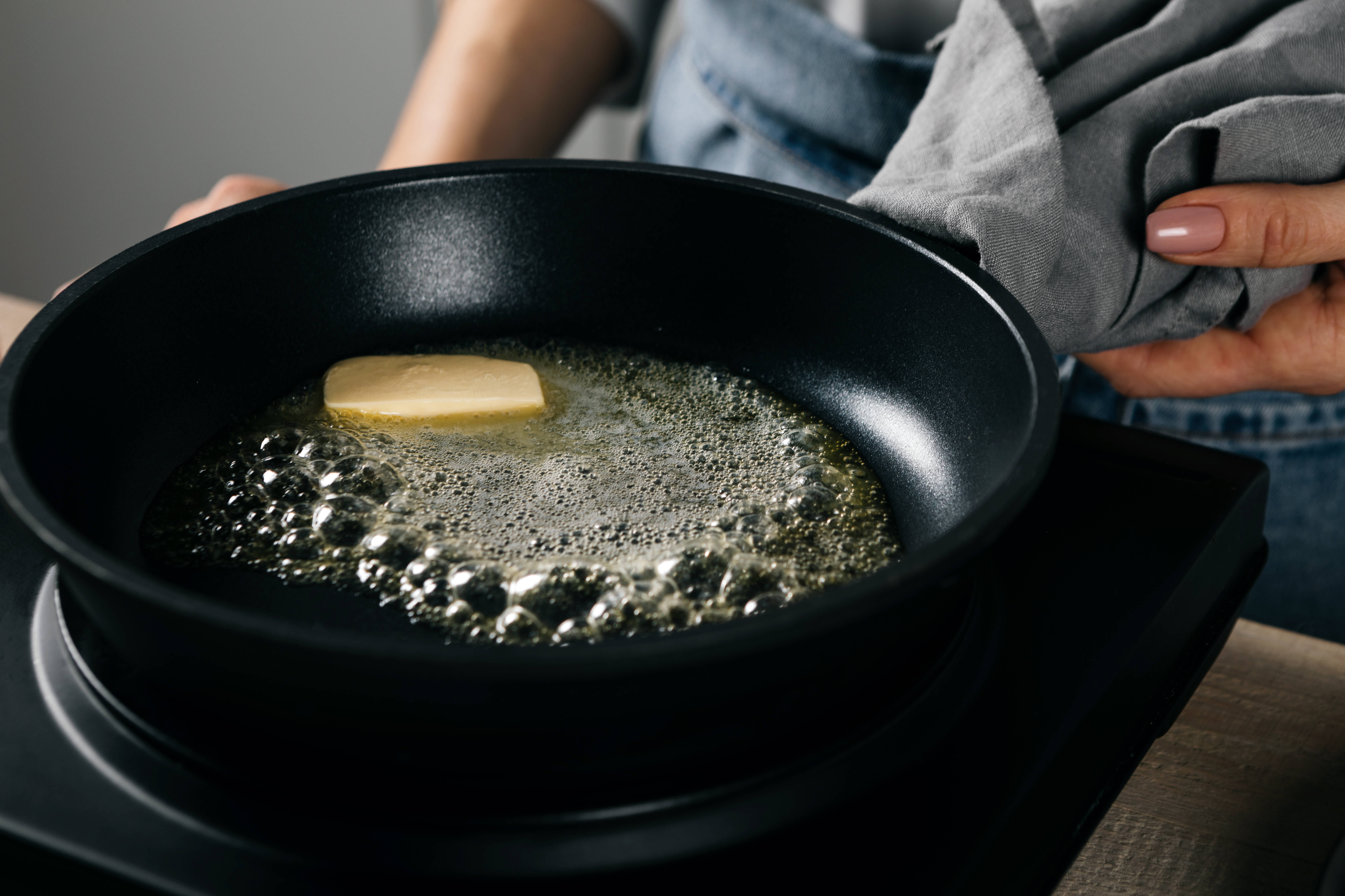 Нежные блины со сливочной курицей и розмарином