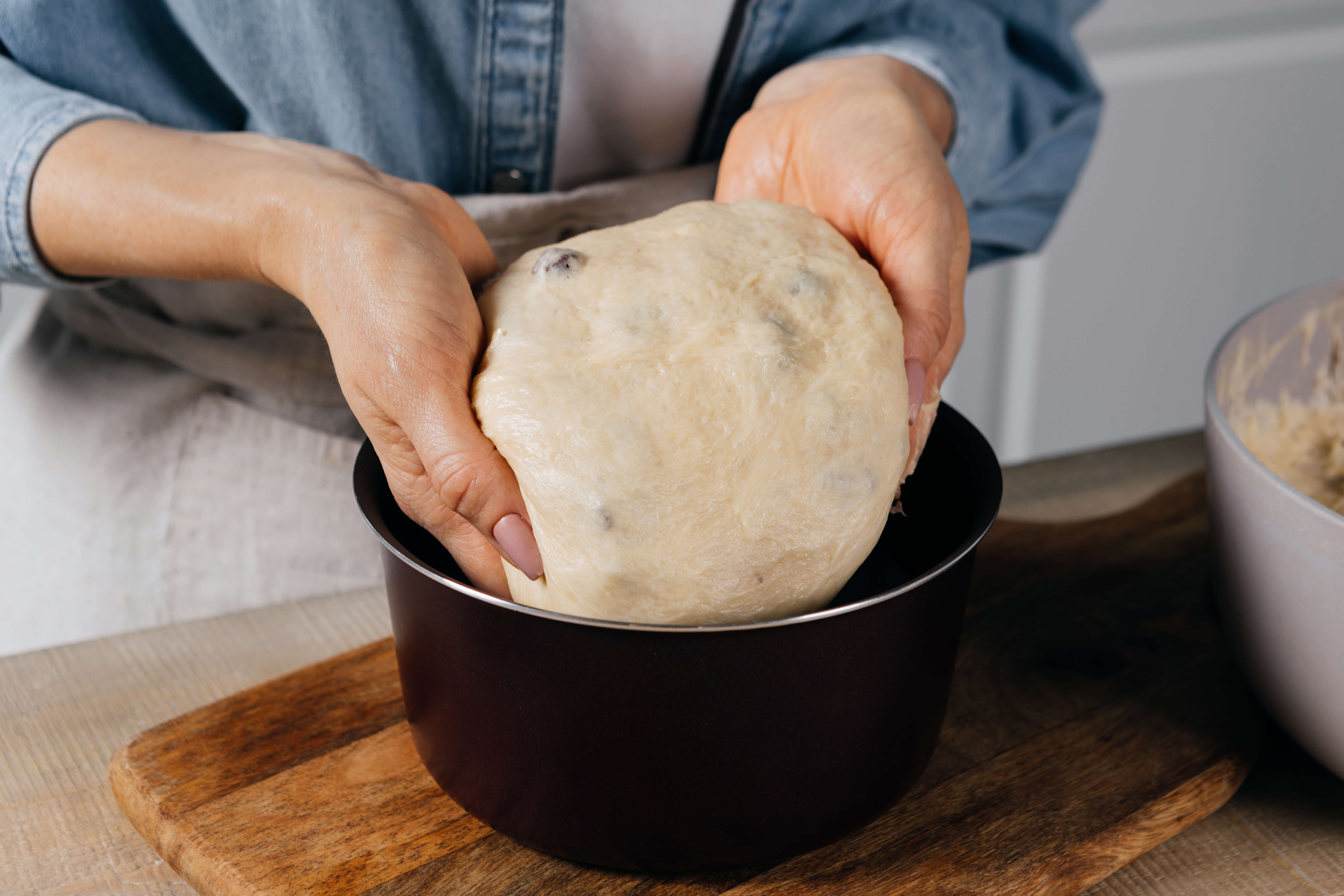 Пасхальный медовый кулич с изюмом