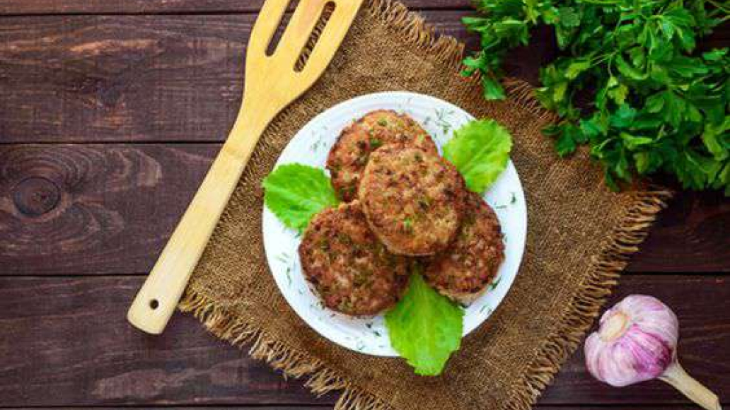 Сочные котлеты с рукколой - рецепт приготовления с фото от Maggi.ru