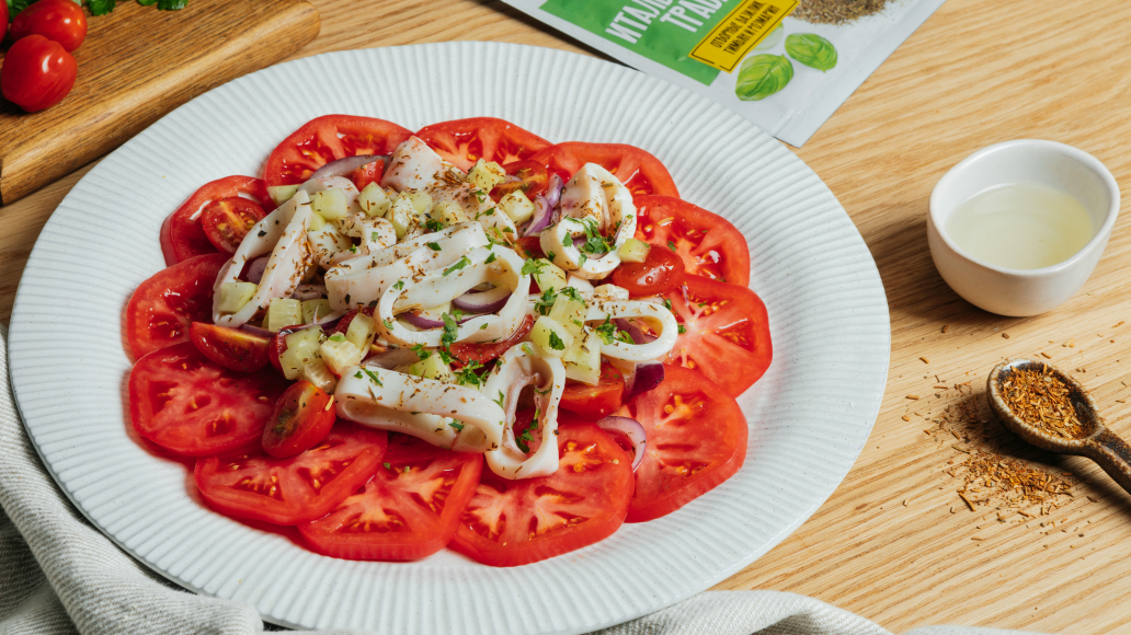 Салат с кальмарами и овощами - рецепт приготовления с фото от Maggi.ru