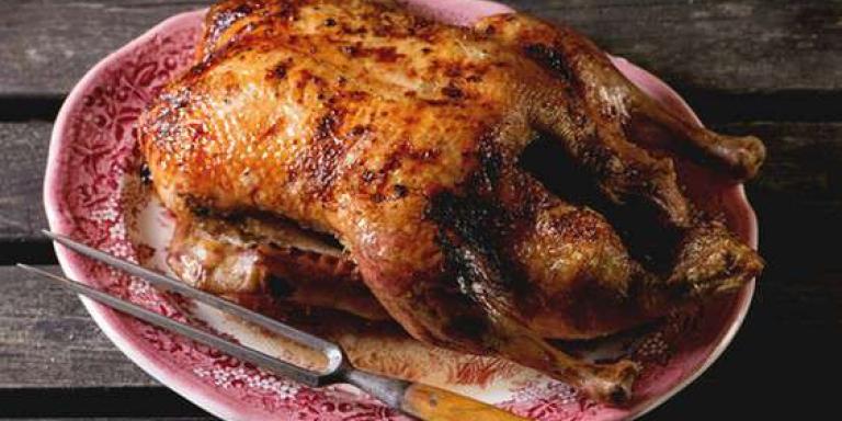 Курица в духовке целиком с хрустящей золотой корочкой: рецепт с фото