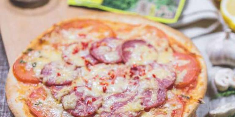 Классическая пицца диабло с салями и острым перцем: рецепт с фото