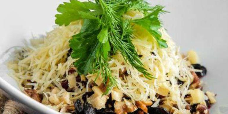 Салат с черносливом и орехами - рецепт приготовления с фото от Maggi.ru