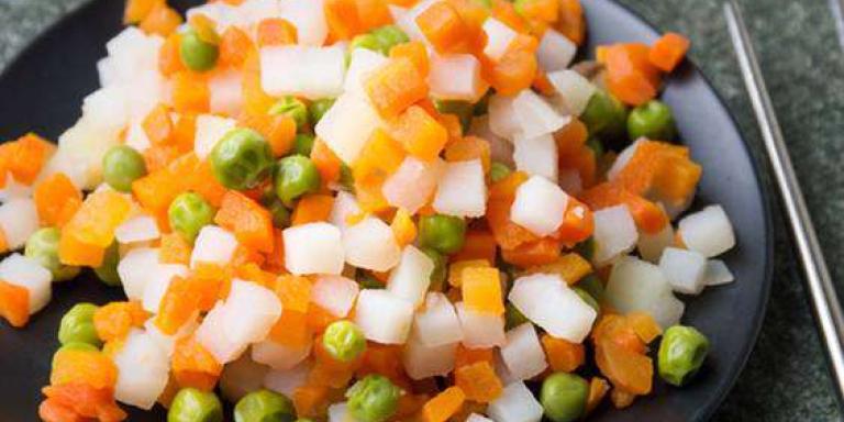 Отварные овощи — картофель, горошек, морковь | maggi.ru