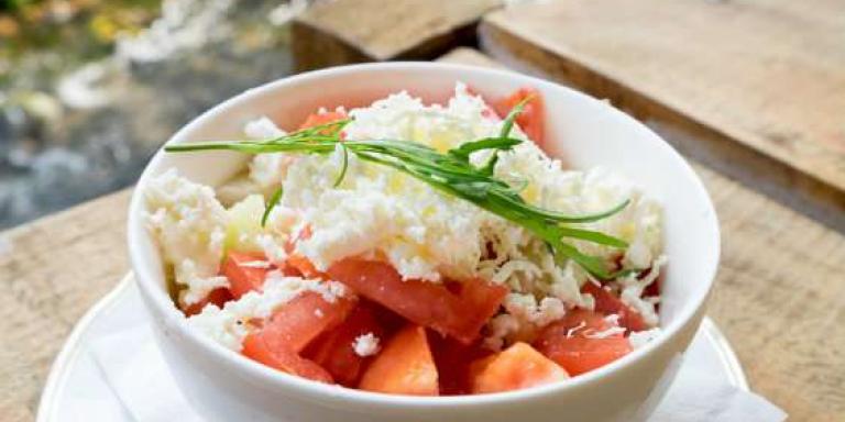 Салат с помидорами, курицей и сыром - рецепт приготовления с фото от Maggi.ru